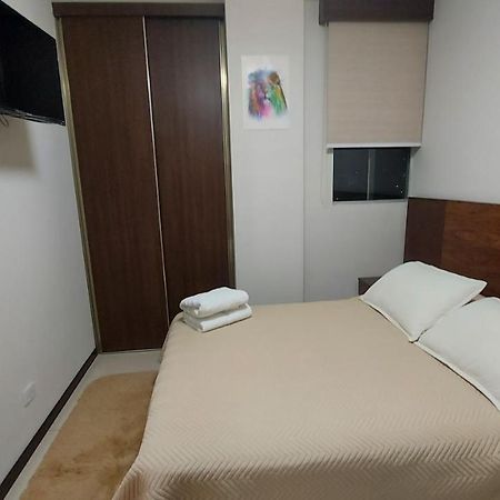 Hermoso Y Unico Apartamento Moderno, En Pleno Centro De Santa Cruz, Con Netflix Wi-Fi De 60 Mb, Estacionamiento Gratis Y Ac En Todos Los Ambientes ซานตาครูซเดอลาเซียร์รา ภายนอก รูปภาพ