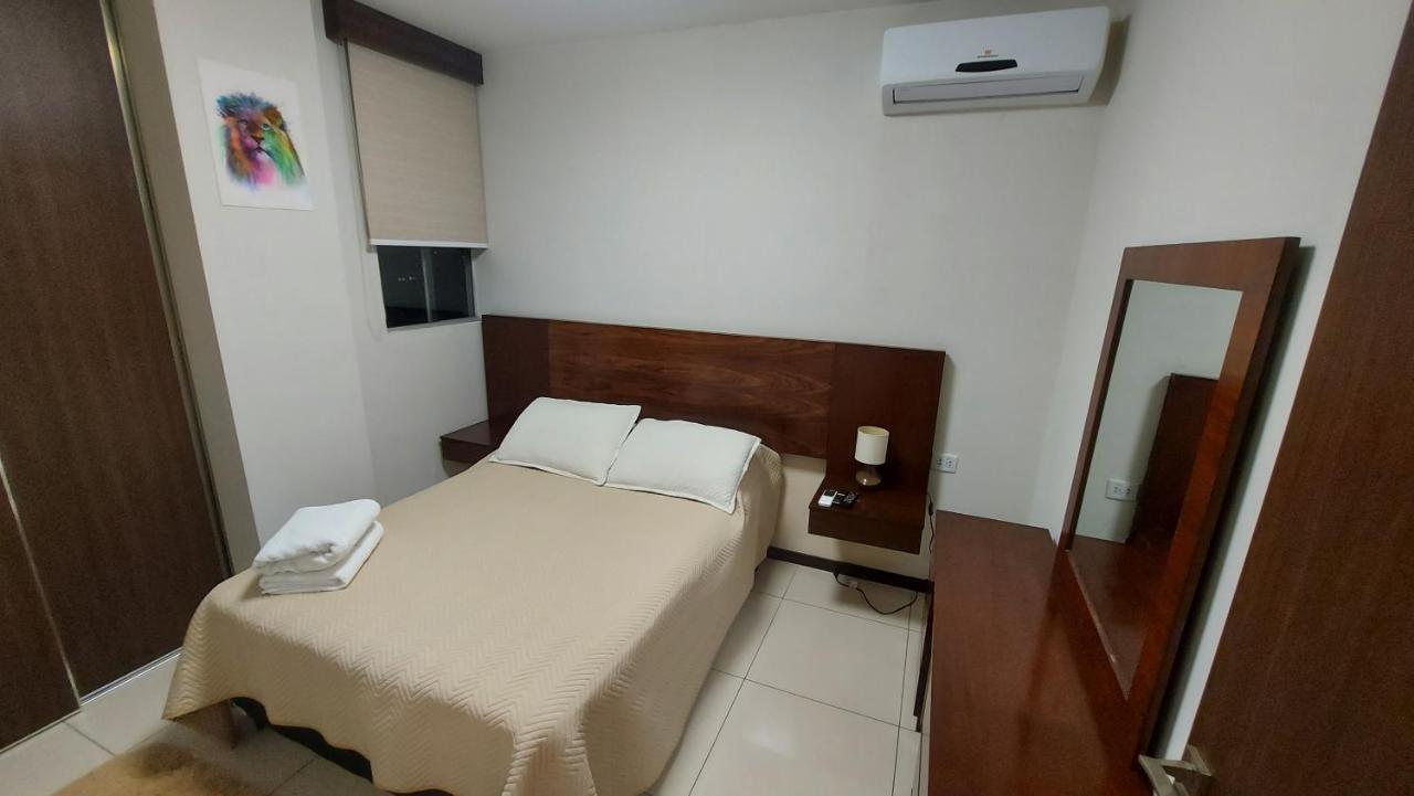 Hermoso Y Unico Apartamento Moderno, En Pleno Centro De Santa Cruz, Con Netflix Wi-Fi De 60 Mb, Estacionamiento Gratis Y Ac En Todos Los Ambientes ซานตาครูซเดอลาเซียร์รา ภายนอก รูปภาพ