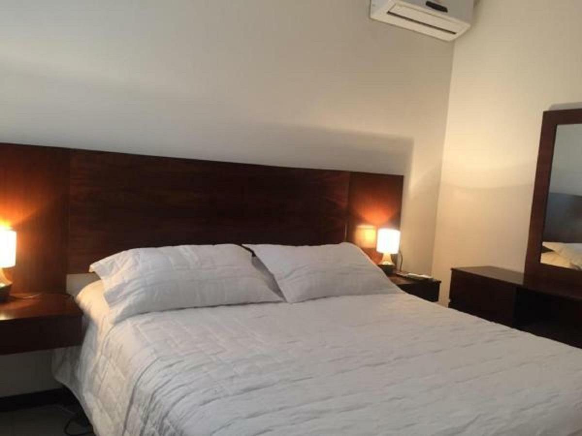 Hermoso Y Unico Apartamento Moderno, En Pleno Centro De Santa Cruz, Con Netflix Wi-Fi De 60 Mb, Estacionamiento Gratis Y Ac En Todos Los Ambientes ซานตาครูซเดอลาเซียร์รา ภายนอก รูปภาพ