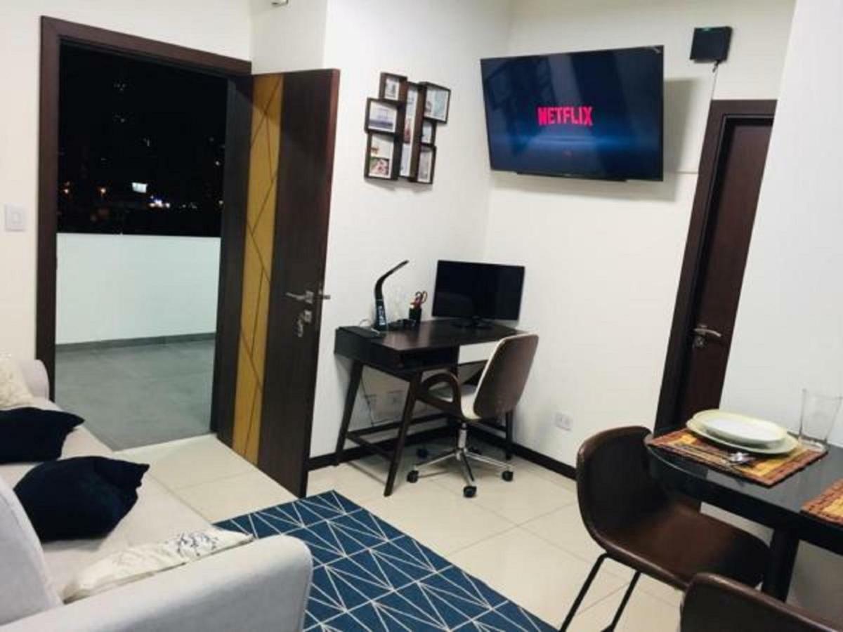 Hermoso Y Unico Apartamento Moderno, En Pleno Centro De Santa Cruz, Con Netflix Wi-Fi De 60 Mb, Estacionamiento Gratis Y Ac En Todos Los Ambientes ซานตาครูซเดอลาเซียร์รา ภายนอก รูปภาพ